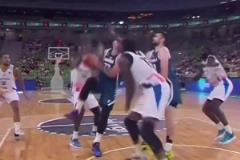 別人想學都學不會的天賦東契奇熱身賽再上演腦后長眼妙傳助攻