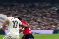 差點沒躲開！維尼修斯看到姆巴佩開啟狂飆模式，趕緊讓路！