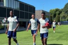 太皮了，鄧弗里斯以為裝13得逞，沒想到弗拉泰西。。。