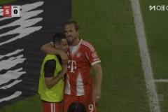 首輪慘案殺瘋了！凱恩小角度打門破門戴帽！拜仁6-0萊比錫