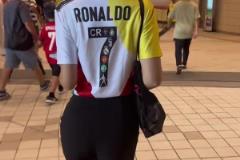 博主這不好好看球一直晃腿干啥就不能老老實(shí)實(shí)看C羅嘛