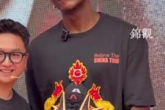 中國行第二站抵達成都愛德華茲：我很期待去看大熊貓、吃火鍋