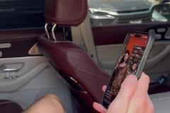 原來你也愛看？？？切特偷看網(wǎng)紅美女方圓熱舞視頻被抓包