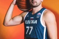 這肱二頭肌？東契奇歐錦賽定妝照出爐這么一看確實(shí)瘦了一圈