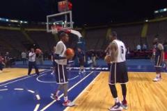 詹姆斯昔日訓(xùn)練秀出獨(dú)門回環(huán)勾手一旁的阿杜直呼學(xué)不來~