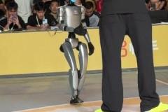 小卡：你是機(jī)器人，那我是誰(shuí)？