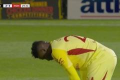 阿莫林場邊發(fā)怒奧納納出擊失誤，曼聯(lián)29分鐘0-2落后英乙隊！