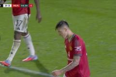 曼聯(lián)錯失絕殺！姆伯莫傳中，舍什科射門被封堵再補(bǔ)射高出球門