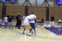 2011年籃球訓練營，科比與一位球迷粉絲的單挑，各種教你做人