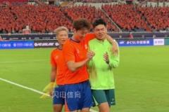 沒給面子??！京魯大戰(zhàn)前，楊立瑜向高準(zhǔn)翼鞠躬“求輕虐