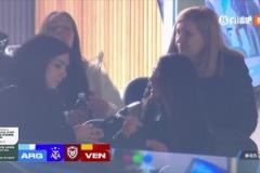 賢內(nèi)助?！安東內(nèi)拉現(xiàn)場(chǎng)觀戰(zhàn)梅西世預(yù)賽