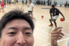 起猛了！詹姆斯在你旁邊練運球是什么感覺？