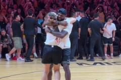 大力擁抱！李夢(mèng)曬和詹姆斯互動(dòng)：咱家來(lái)Qie了 歡迎常來(lái)啊