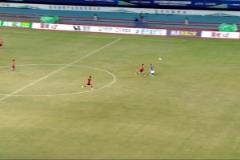 這球怎么看？蘇超揚(yáng)州隊(duì)反擊拼出單刀，但邊裁秒舉旗示意犯規(guī)