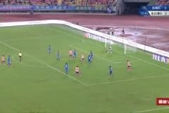 真敢做動(dòng)作??！蘇超無錫球員禁區(qū)內(nèi)停球+倒鉤，可惜踢中對(duì)手