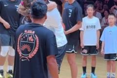 李夢這體格子，居然只小一圈！