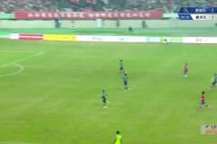 藝高人膽大！淮安隊(duì)球員選擇半場(chǎng)吊門(mén)，還好泰州隊(duì)門(mén)將注意力集中