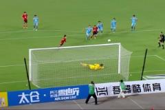 極度舒展！蘇超鹽城隊(duì)門將李智良神勇?lián)涑鎏K州隊(duì)點(diǎn)球