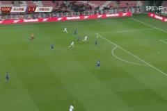 意大利火速扳平！小基恩搶在后衛(wèi)前勁射梅開二度