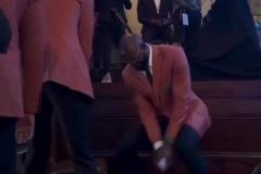 打上癮了詹姆斯韋德波什重聚，結果研究起了高爾夫空氣揮桿~