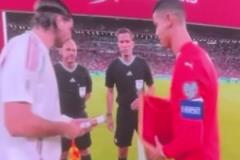 索博斯洛伊老婆拍下索博向C羅打招呼：屬于你的時(shí)刻，寶貝