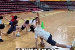 小寶，你買球隊的時候，能不能把我也買過去，我給你撿球！