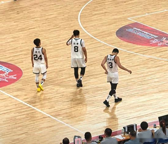 廣東大勝西班牙球隊(duì)！張文逸徐杰合砍40分，三內(nèi)齊奏響勝利樂(lè)章