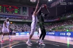 高塔對(duì)決！2米16周琦正面無(wú)情大帽2米28法爾