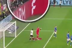 德意之戰(zhàn)小球童一夜走紅！巴薩：你不要過來?。? title=