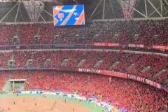 直擊現(xiàn)場！球迷已經(jīng)基本全部入場，放眼望去一片紅！