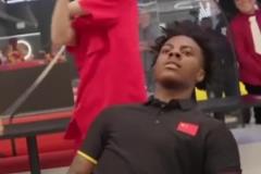 放松，塞爾吉尼奧賽前訓練與隊友猜拳有說有笑