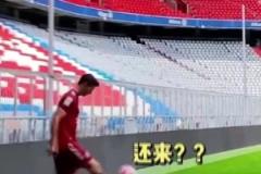 太全面了，這真是中鋒該有的腳法？拜仁球迷：萬子，隊危速歸！