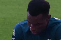 最關(guān)鍵的時(shí)候沒勁了！這球，對手都有點(diǎn)心疼他了！