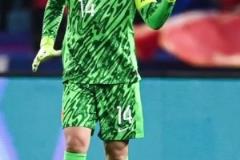 尷尬！王大雷剛在杭州領(lǐng)取中國金手套獎，對澳大利亞時黃油手丟球