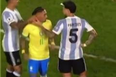 梅西在家觀(guān)看阿根廷4-1擊敗巴西，內(nèi)馬爾竟然上門(mén)送披薩了