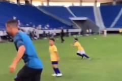 球迷：終于知道，C羅為什么被叫做羅三歲了！