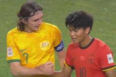 U20亞洲杯蒯紀(jì)聞表現(xiàn)搶眼，澳大利亞隊(duì)長(zhǎng)賽后主動(dòng)找其聊天