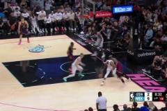 依舊心系勇士？維金斯開場面對勇士防守，出現(xiàn)兩次低級失誤！