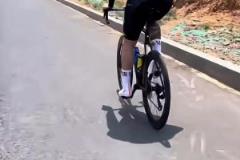 網(wǎng)友：王大雷，把你自行車丟了行不行