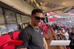 他假扮貝林厄姆去看比賽，結(jié)果被體育節(jié)目當(dāng)成真的給報(bào)道了出來(lái)