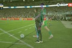 NO！大馬丁花式顛球引起斯卡洛尼不滿，后者連連搖手指