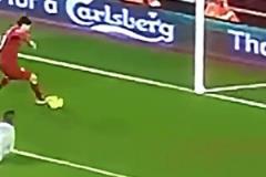 利物浦時(shí)期的蘇亞雷斯有多強(qiáng)？這一停一射，皆是藝術(shù)！