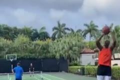 50歲雷阿倫帶兒子訓(xùn)練，這身材這狀態(tài)還能打CBA吧？