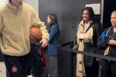 神級(jí)三分絕殺湖人！基迪賽后把比賽用球和球衣帶回家收藏了