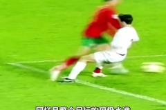 這可能是C羅職業(yè)生涯最風(fēng)騷的一次過人！阿什利科爾直接被晃倒！