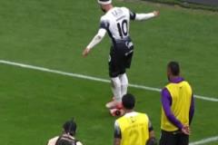 德佩你也是桃白白??？人家御木飛行你是御球起飛是吧