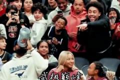 詹姆斯每一個(gè)舉動(dòng)都能引起小球迷的狂熱反應(yīng)。