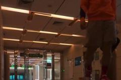 泰山隊球員謝文能跟隨球隊重返家鄉(xiāng)，受到了當?shù)厍蛎缘臒崆闅g迎