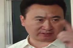 王健林當(dāng)年更衣室霸氣布置戰(zhàn)術(shù)！勝利的原因就是逼迫式打法！