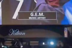 貴賓！籃網(wǎng)主場(chǎng)現(xiàn)場(chǎng) 不僅送鄧紫棋專(zhuān)屬球衣 還放了《光年之外》